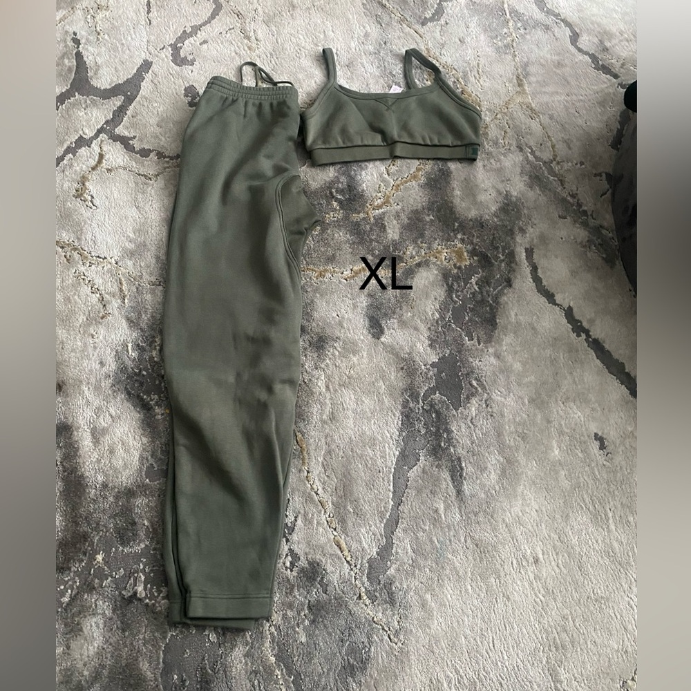 Women’s Savage X Fenty Jogger Set